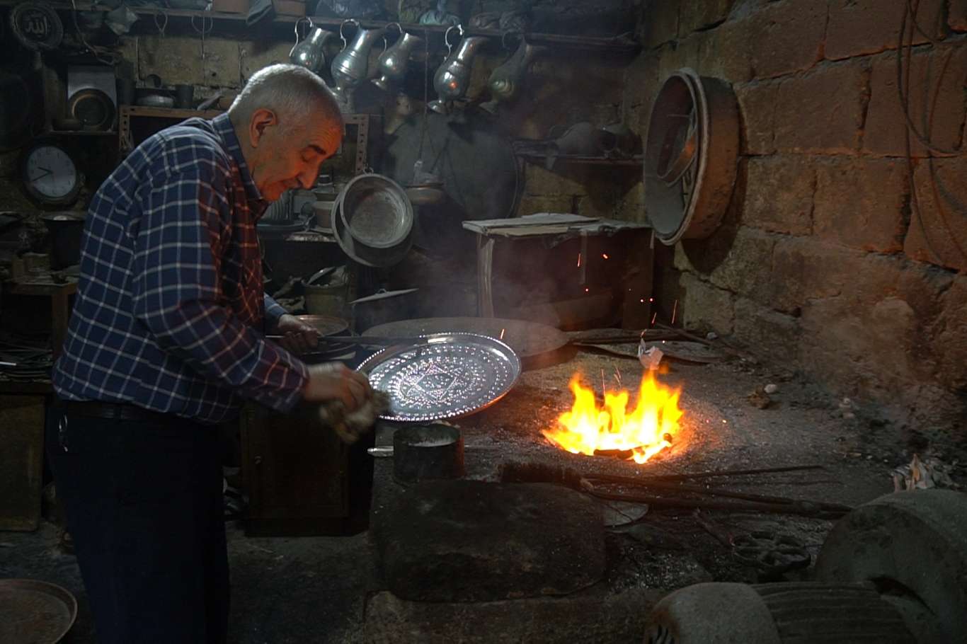 Siirt’in tarihi bakırcılar çarşısında artık büyük bir suskunluk hâkim
